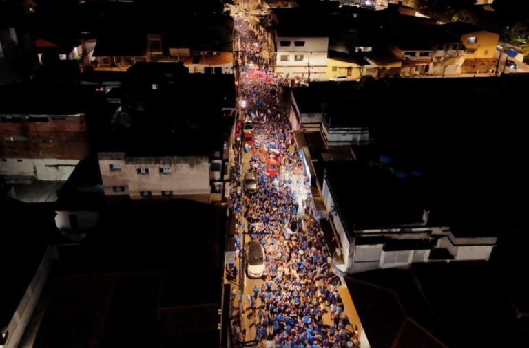 Eduardo Honório encerra campanha levando multidão às ruas de Goiana