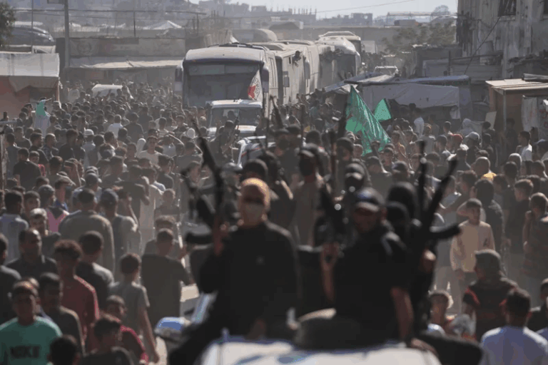 Acordo entre Israel e Hamas inicia libertação de reféns e traz trégua após dois anos de guerra