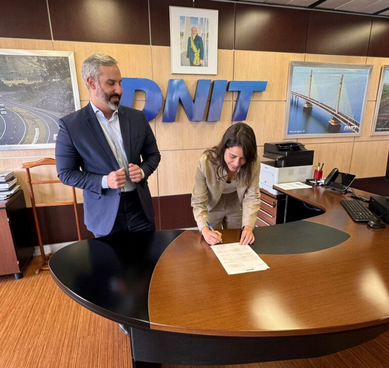 Em Brasília, governadora Raquel Lyra garante junto ao DNIT a construção da variante de Toritama, no Agreste Setentrional