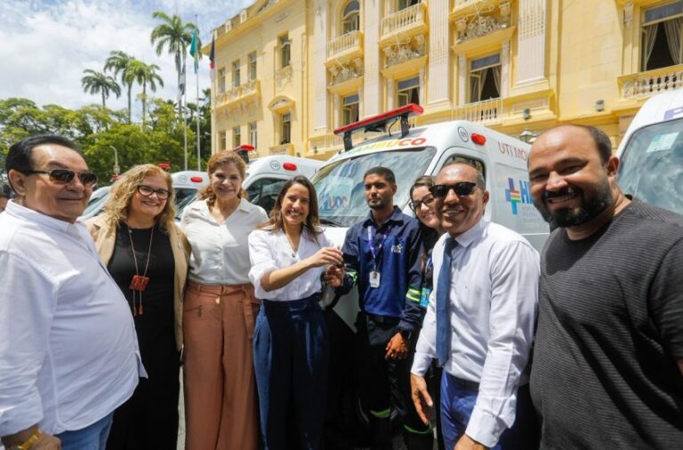 Raquel Lyra entrega 10 novas ambulâncias UTI móvel para reforçar rede estadual de saúde