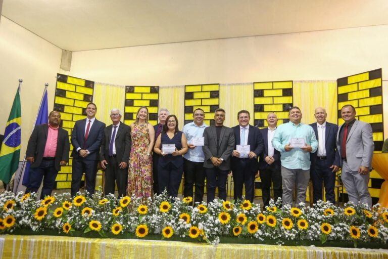 Duque recebe título de cidadão pesqueirense e reforça atuação no Agreste