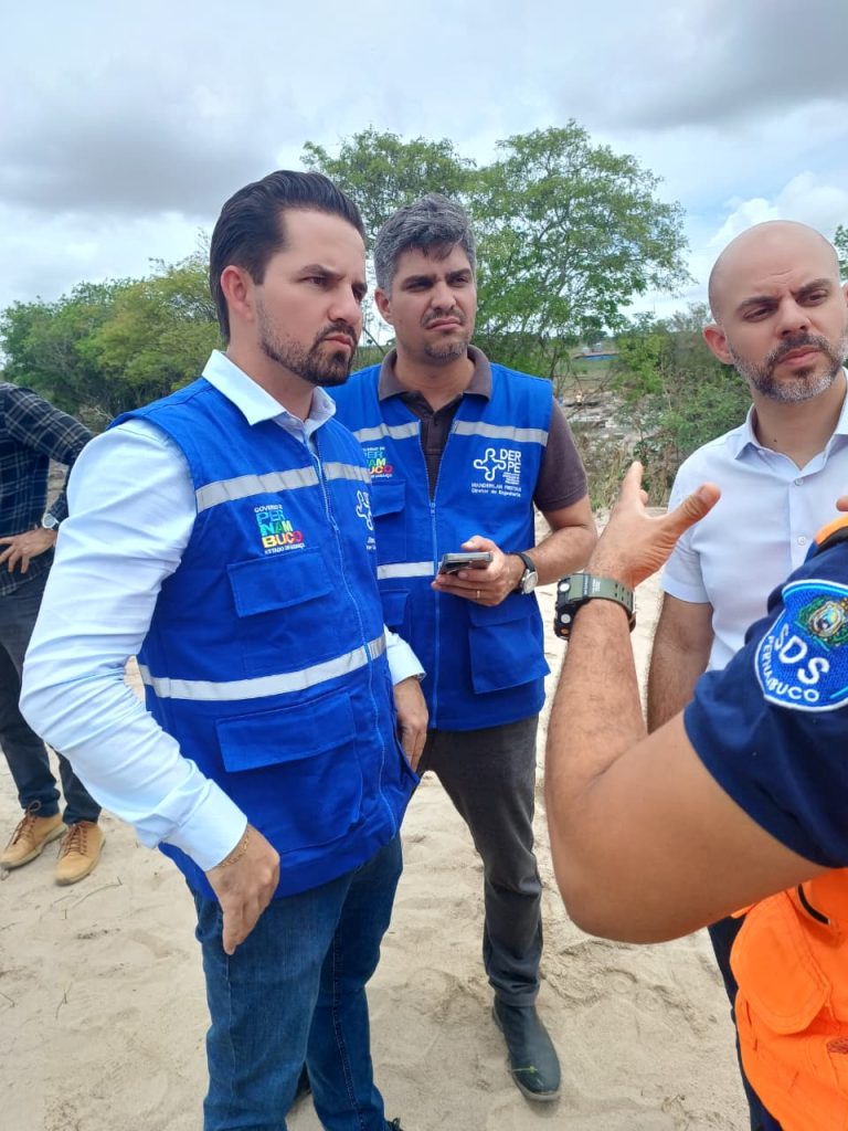 Força-tarefa do Governo Raquel Lyra atua em Jupi, Jucati e Calçado após chuvas destruírem pontes e rodovias