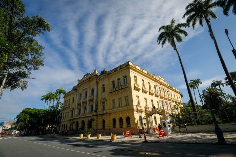 Governo de Pernambuco decreta ponto facultativo na véspera da Paixão de Cristo