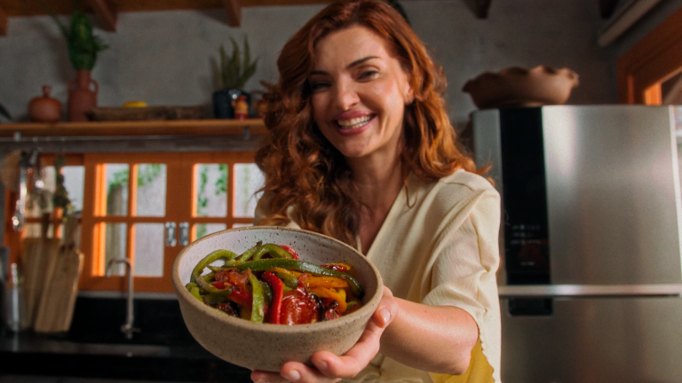 Mayana Neiva apresenta série inédita sobre alimentação consciente na TV Cultura
