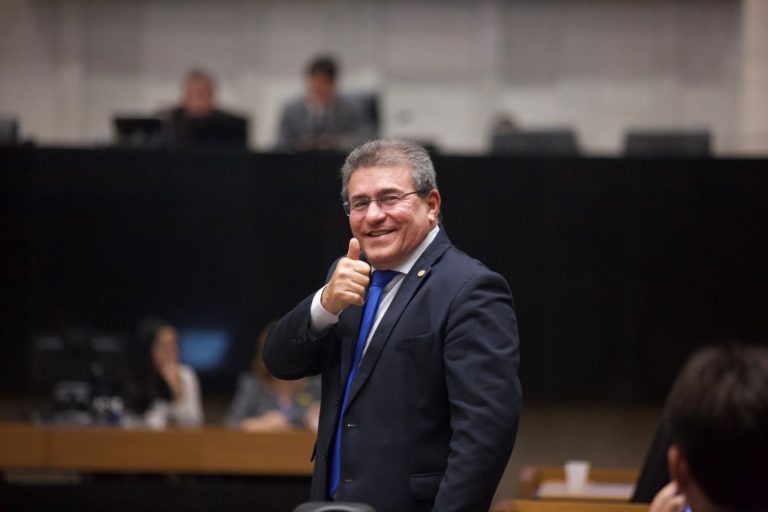 Luciano Duque assume liderança do Podemos na Alepe após janela partidária