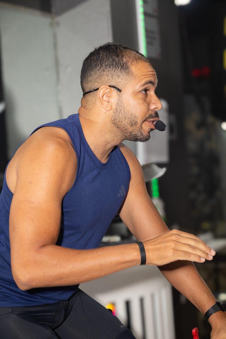 Canetas emagrecedoras exigem acompanhamento e mudança de hábitos para garantir resultados saudáveis, alerta personal trainer