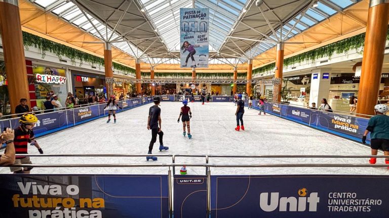 Pista de patinação no gelo volta ao Shopping Guararapes e reforça programação de férias